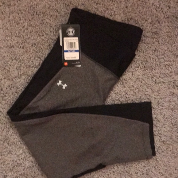 Under Armour women’s Fly-By Capri. Black/ Gray - Picture 2 of 7